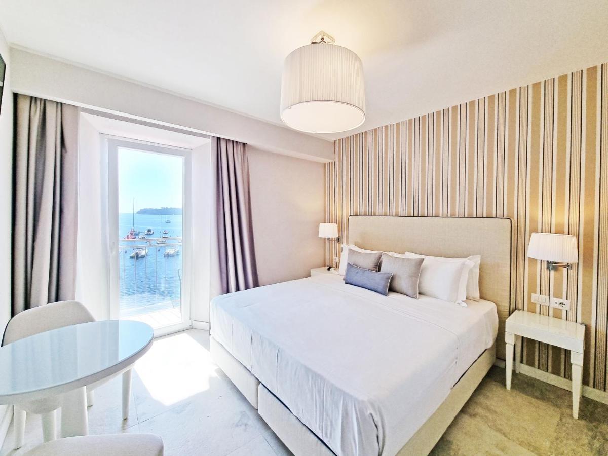 Hotel Plaza Porto Azzurro Luaran gambar