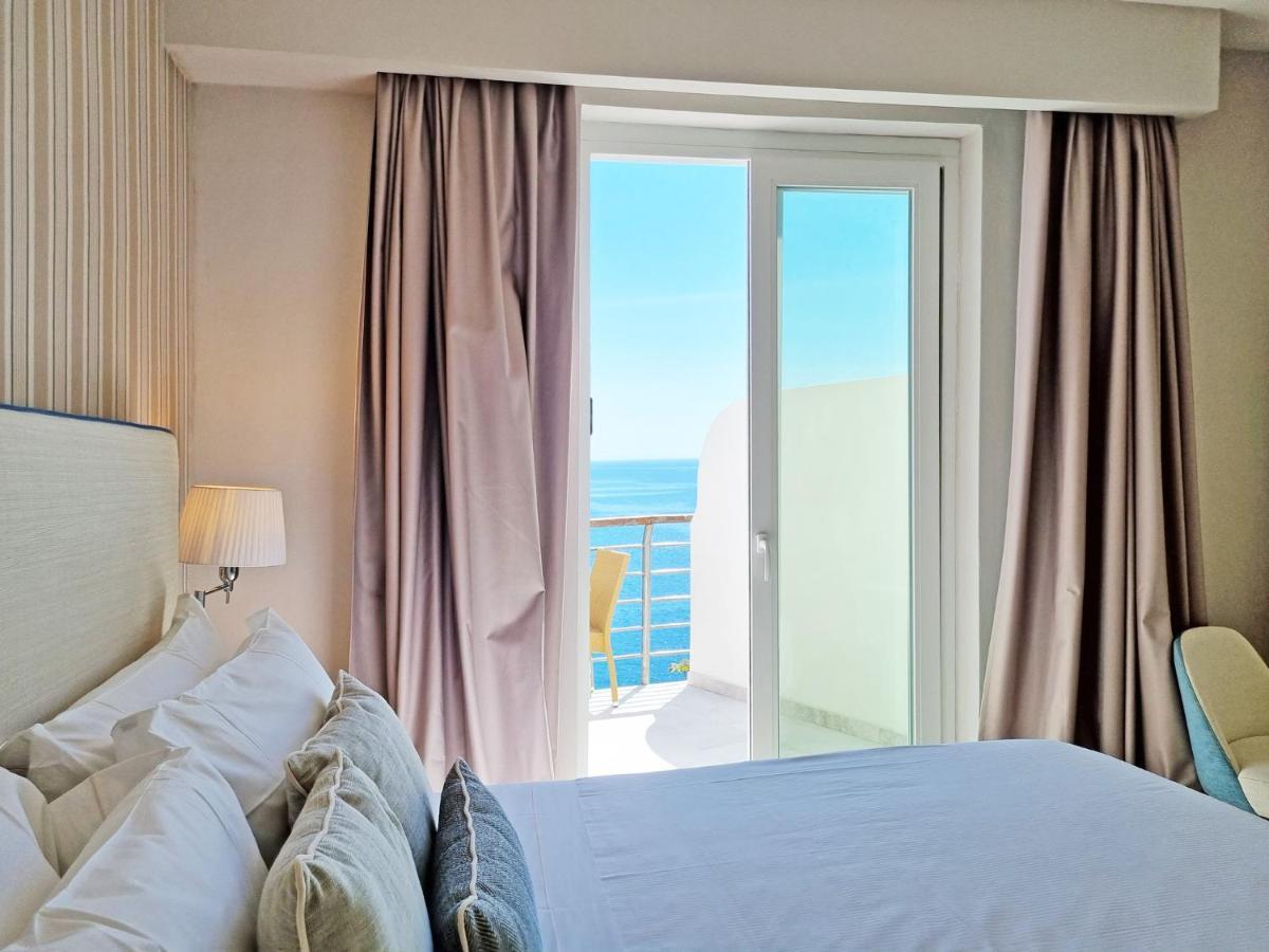 Hotel Plaza Porto Azzurro Luaran gambar