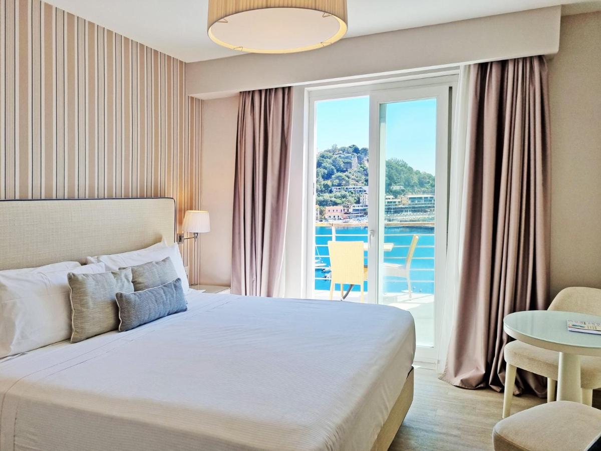Hotel Plaza Porto Azzurro Luaran gambar