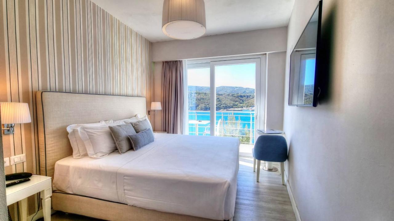 Hotel Plaza Porto Azzurro Luaran gambar