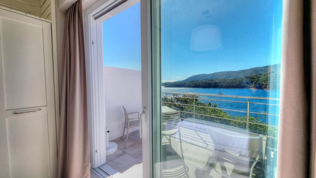 Hotel Plaza Porto Azzurro Luaran gambar