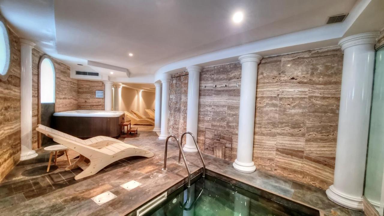 Hotel Plaza Porto Azzurro Luaran gambar