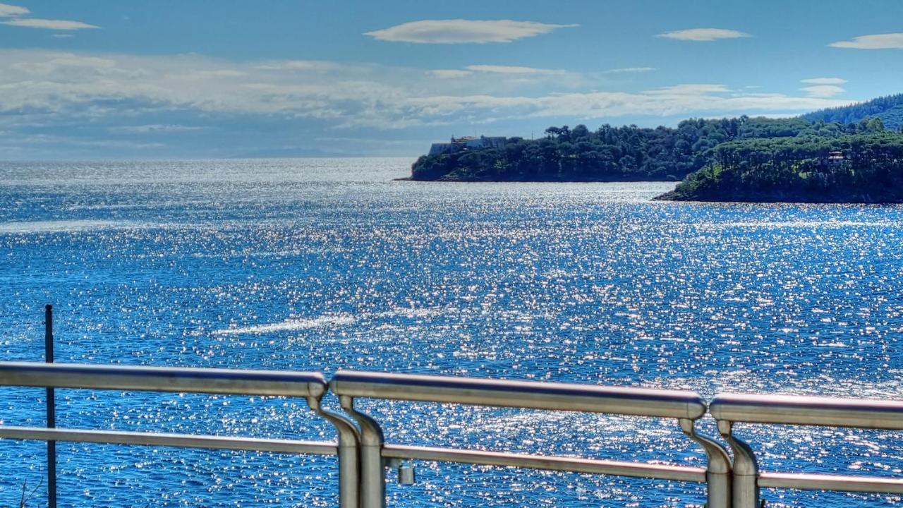 Hotel Plaza Porto Azzurro Luaran gambar