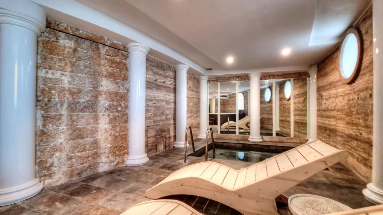 Hotel Plaza Porto Azzurro Luaran gambar