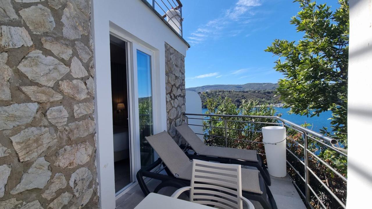 Hotel Plaza Porto Azzurro Luaran gambar