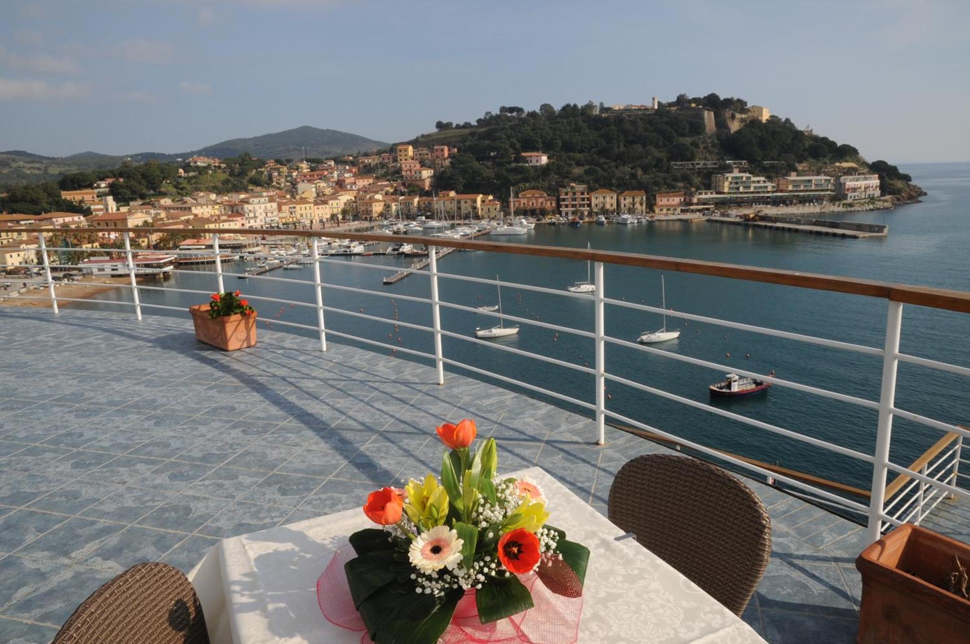 Hotel Plaza Porto Azzurro Luaran gambar