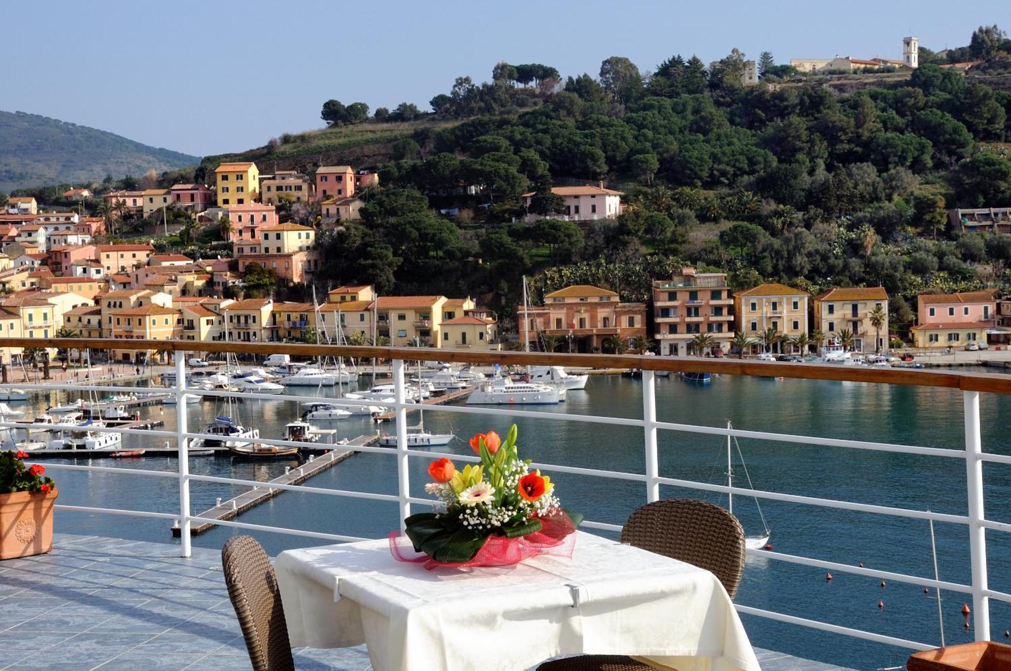 Hotel Plaza Porto Azzurro Luaran gambar