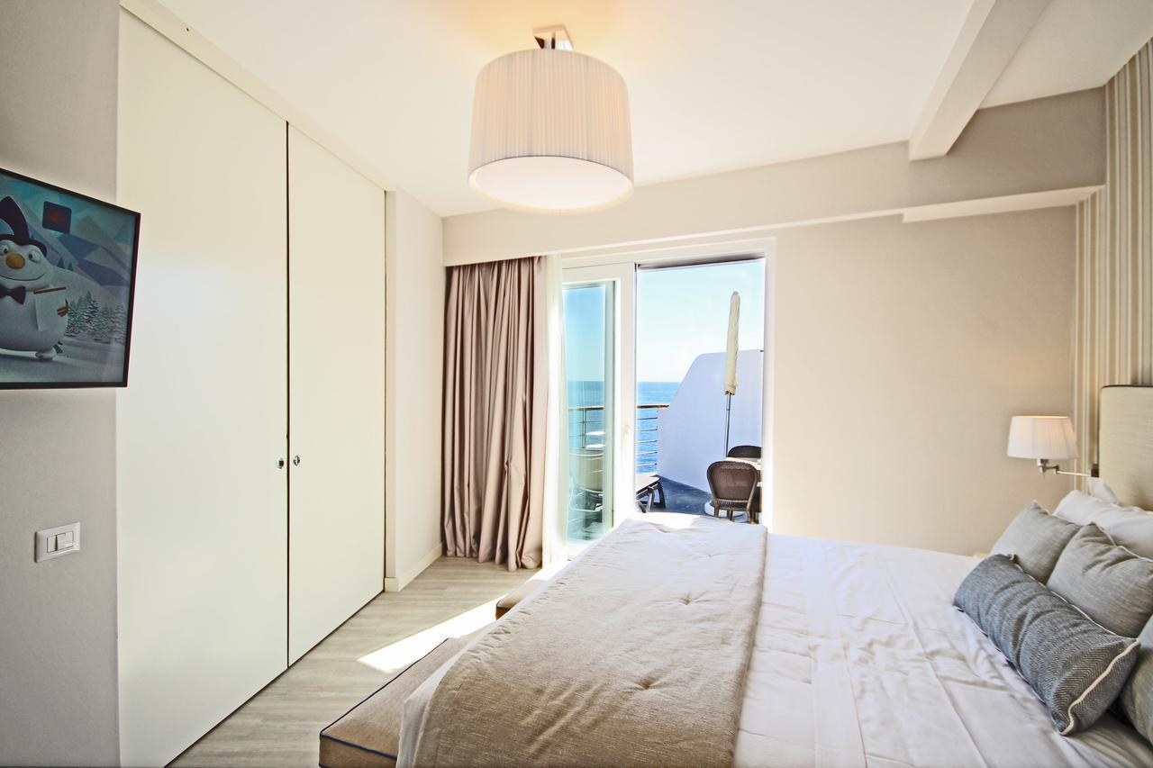 Hotel Plaza Porto Azzurro Luaran gambar