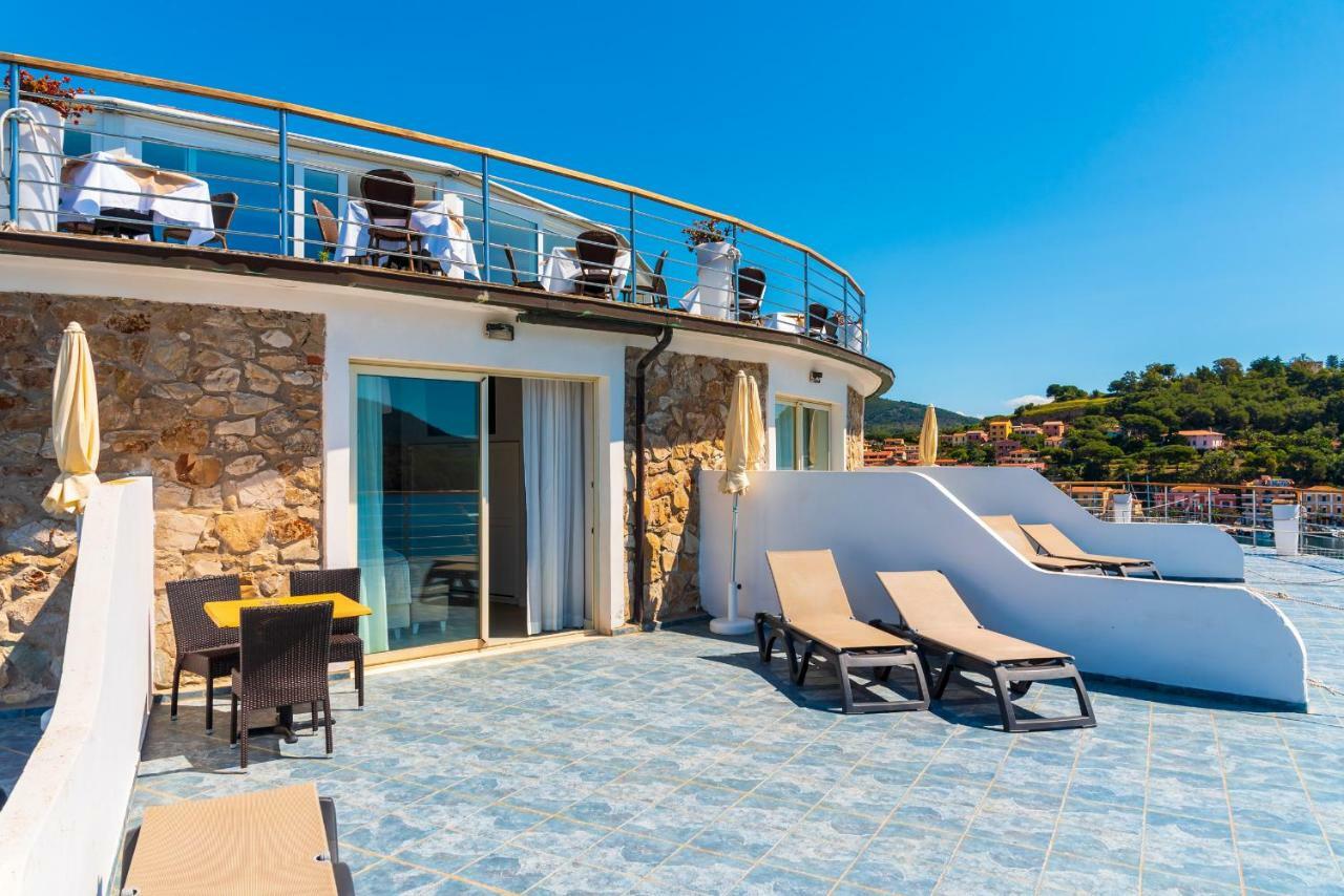 Hotel Plaza Porto Azzurro Luaran gambar