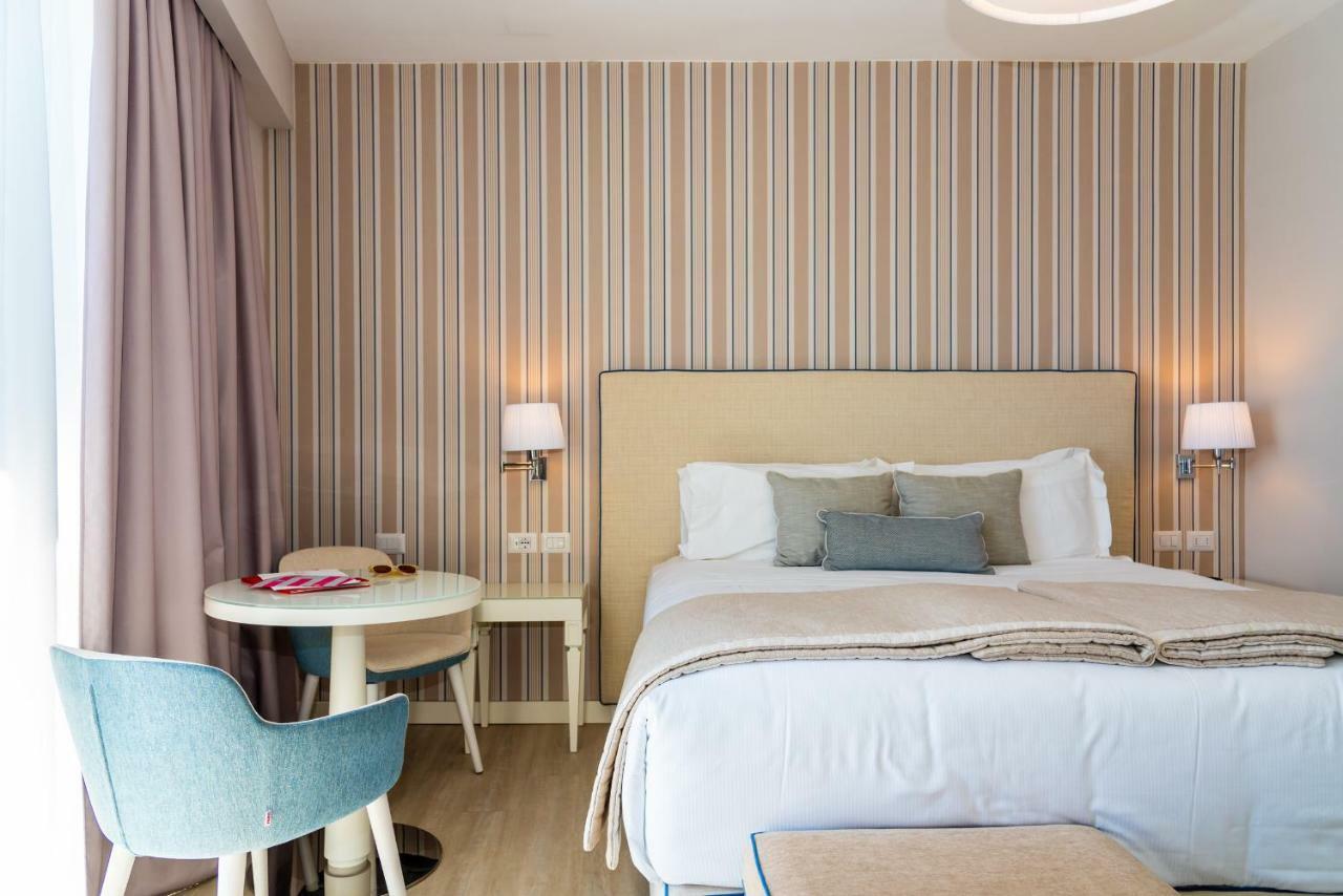 Hotel Plaza Porto Azzurro Luaran gambar